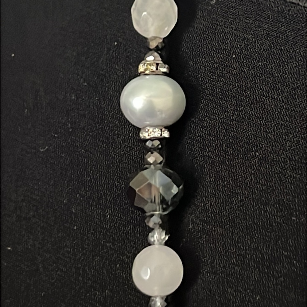 WHBM Beaded necklace- NWOT - Picture 5 of 9